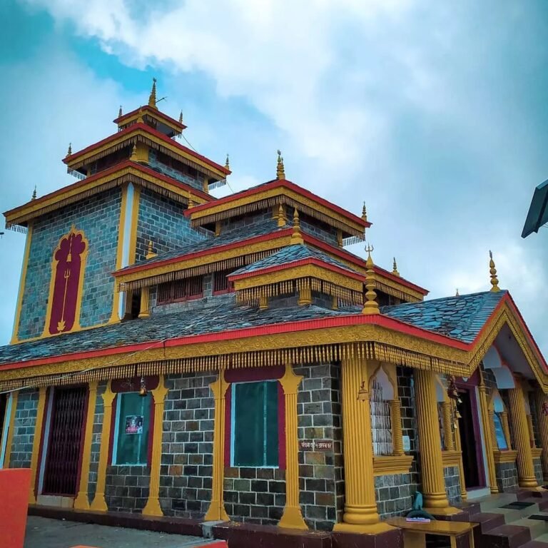 Surkanda Temple Trekking in Tehri