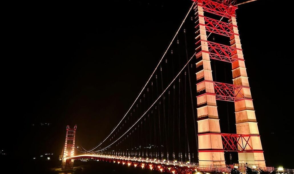 394247401_18204146425280738_8091977478559566428_n Dobra Chanti Bridge Night View